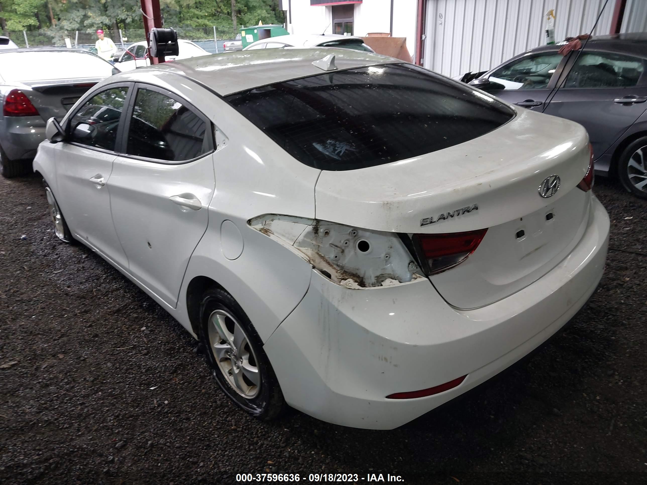 Photo 2 VIN: 5NPDH4AE8FH579522 - HYUNDAI ELANTRA 