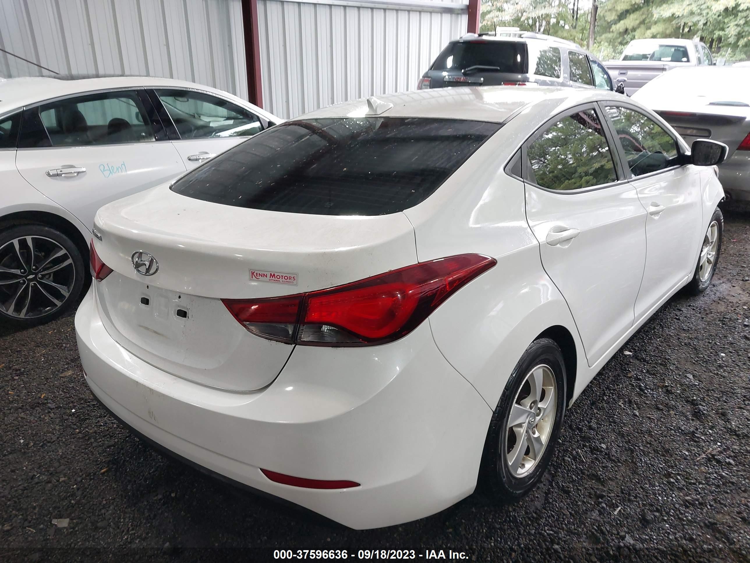 Photo 3 VIN: 5NPDH4AE8FH579522 - HYUNDAI ELANTRA 