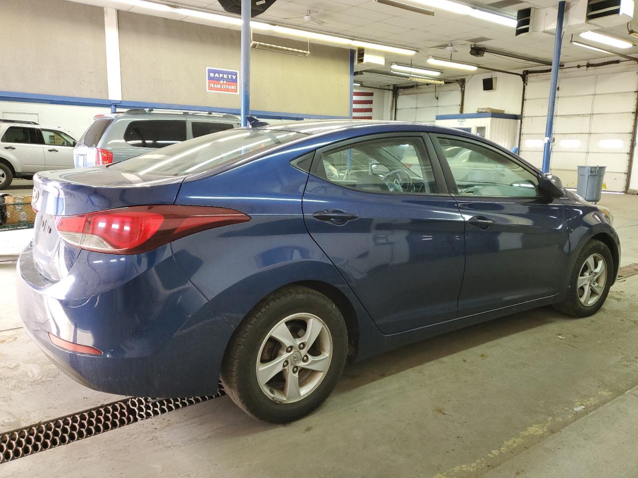 Photo 2 VIN: 5NPDH4AE8FH605083 - HYUNDAI ELANTRA 