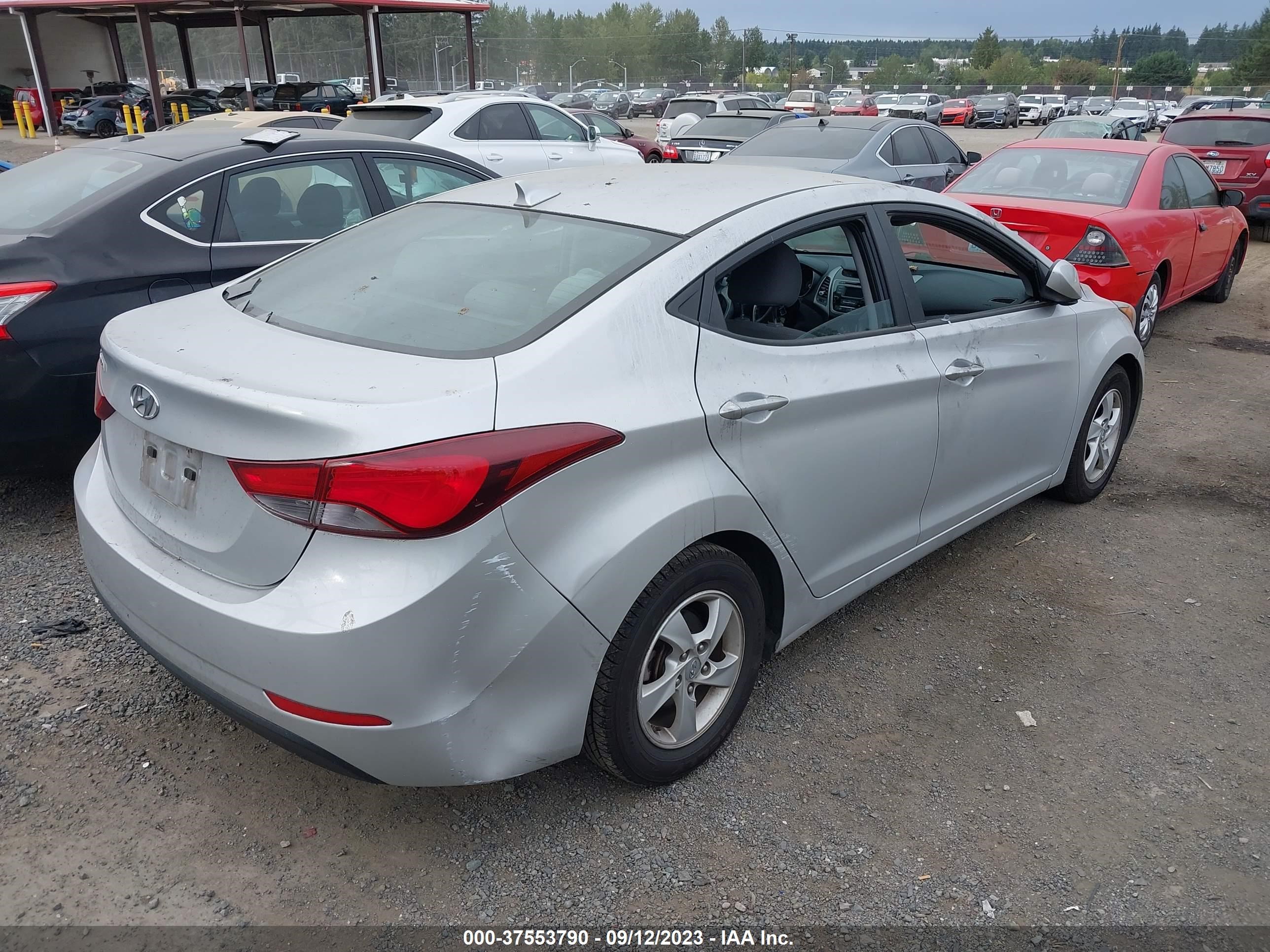 Photo 3 VIN: 5NPDH4AE8FH635278 - HYUNDAI ELANTRA 