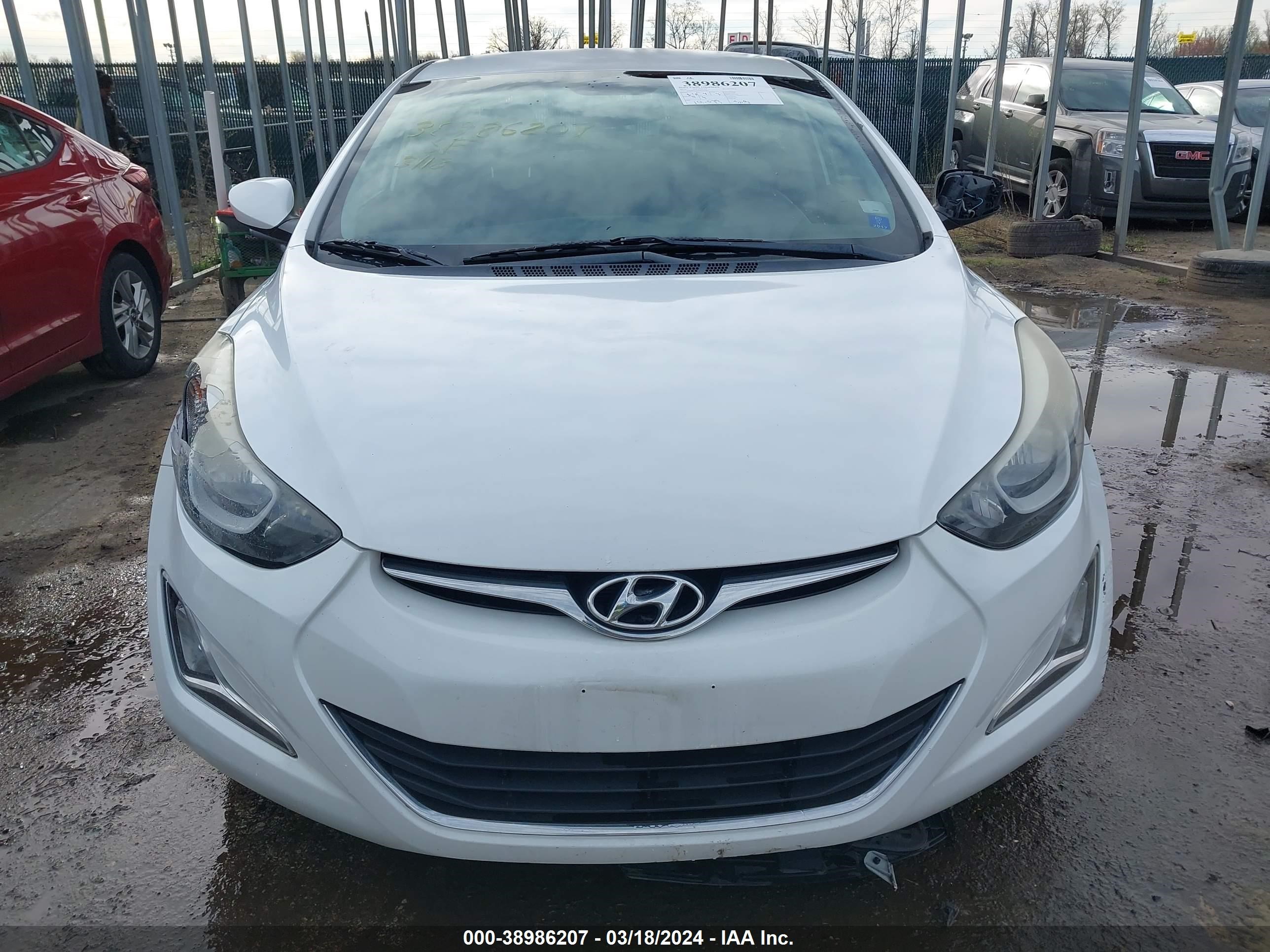 Photo 11 VIN: 5NPDH4AE8GH654785 - HYUNDAI ELANTRA 