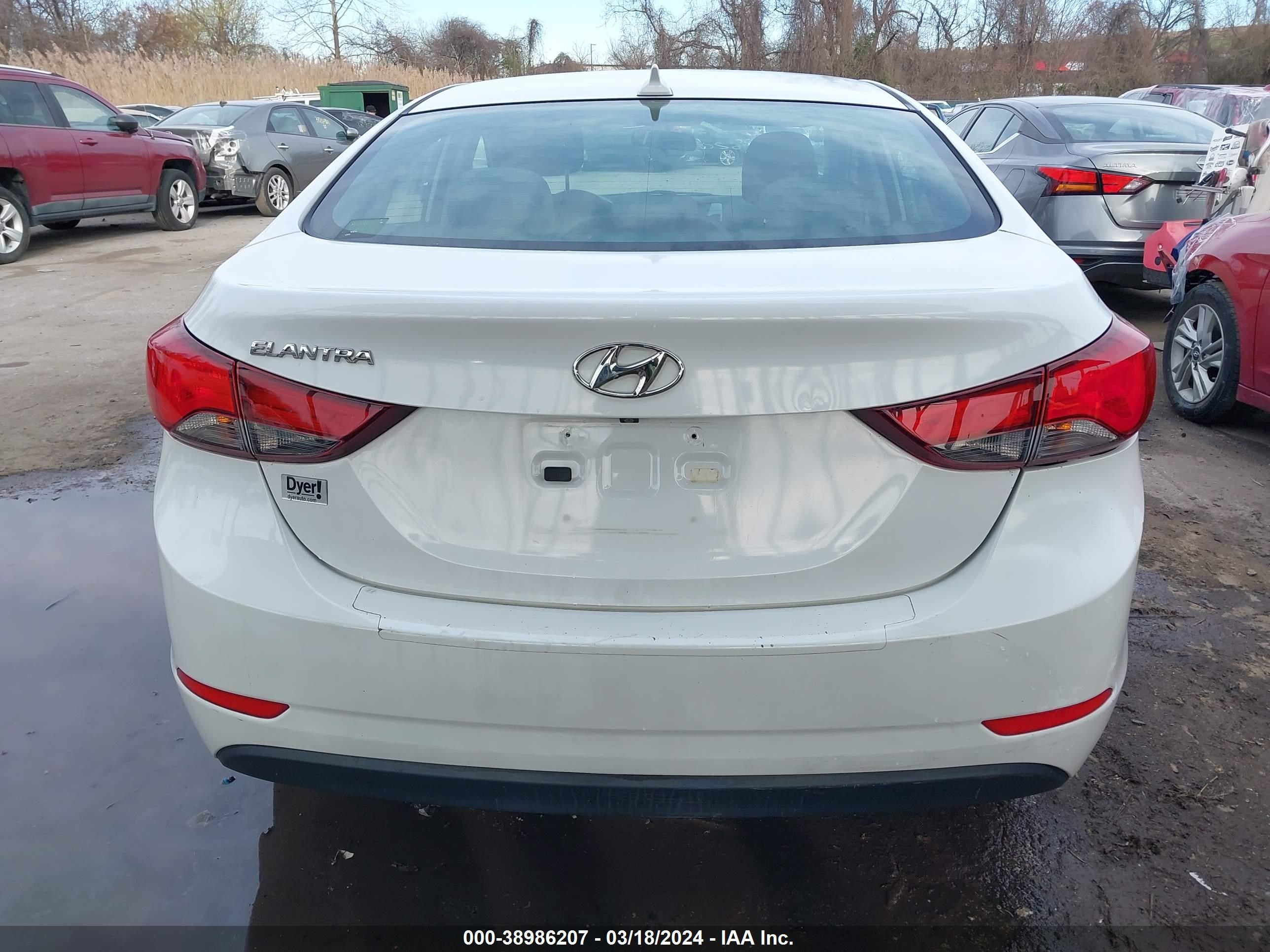 Photo 15 VIN: 5NPDH4AE8GH654785 - HYUNDAI ELANTRA 