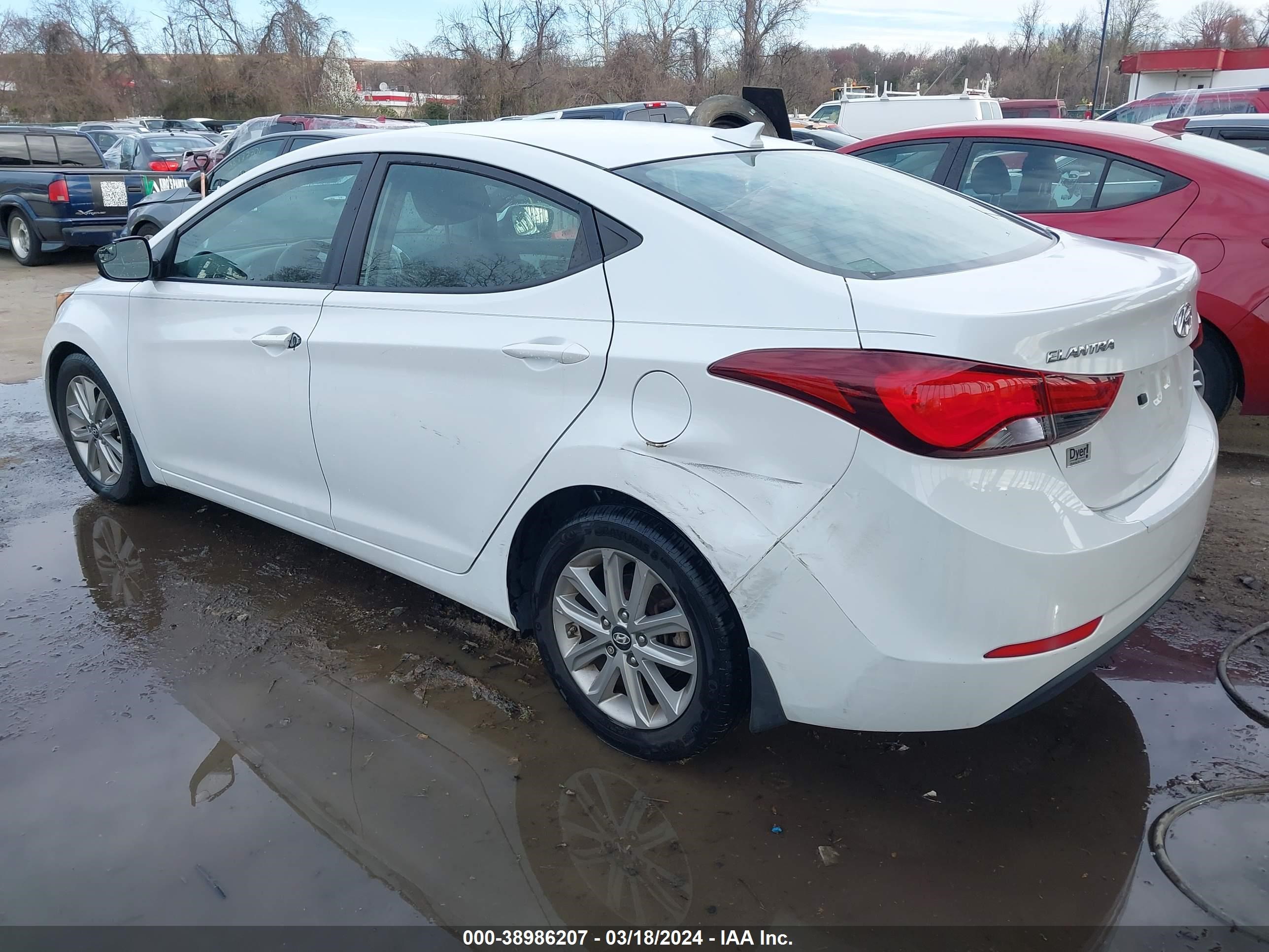 Photo 2 VIN: 5NPDH4AE8GH654785 - HYUNDAI ELANTRA 