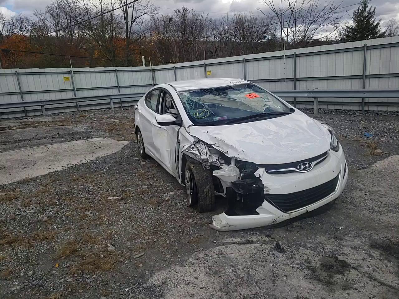 Photo 10 VIN: 5NPDH4AE8GH679315 - HYUNDAI ELANTRA SE 