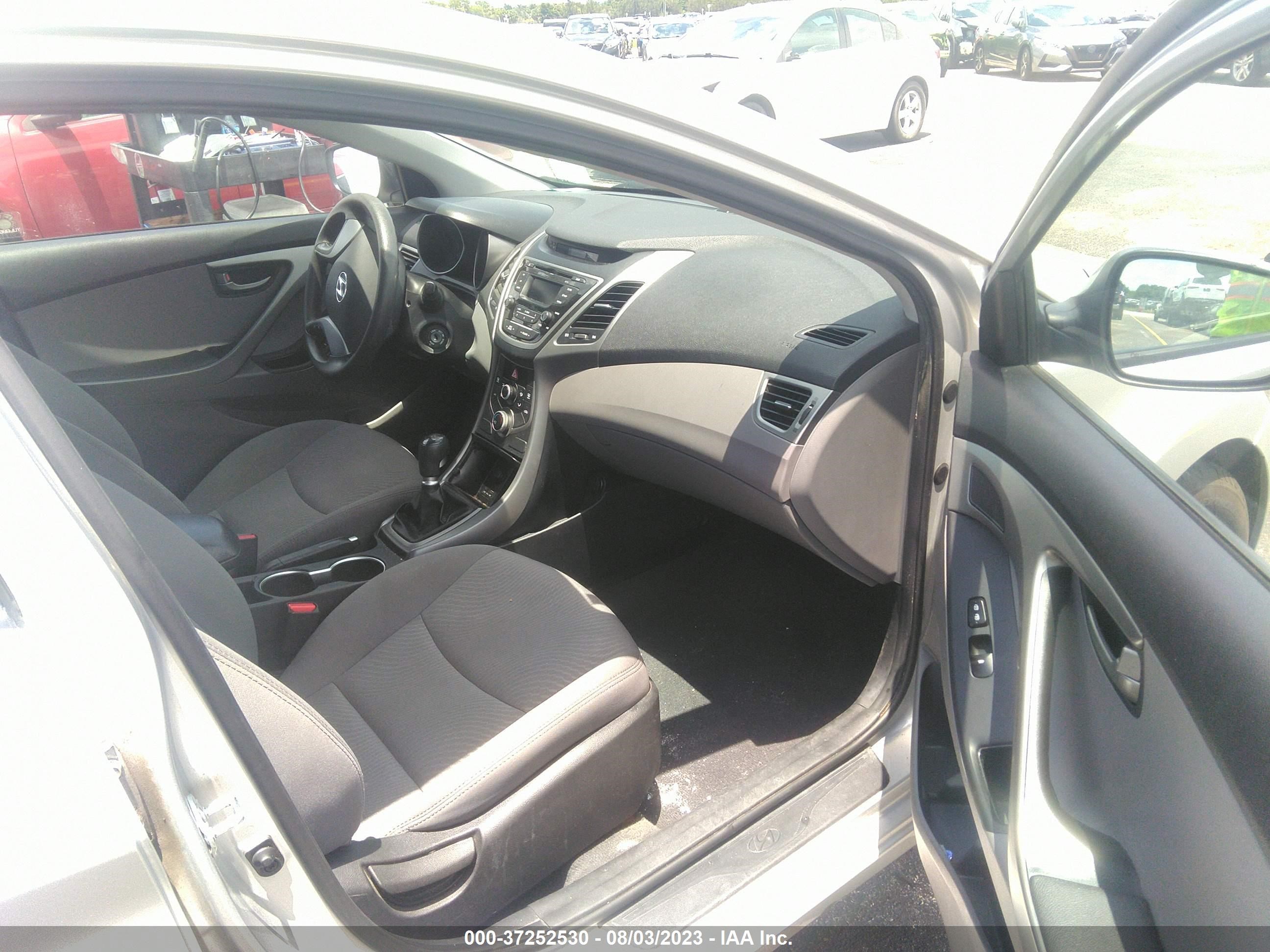 Photo 4 VIN: 5NPDH4AE8GH728027 - HYUNDAI ELANTRA 