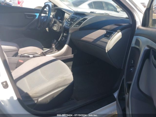 Photo 4 VIN: 5NPDH4AE8GH757365 - HYUNDAI ELANTRA 