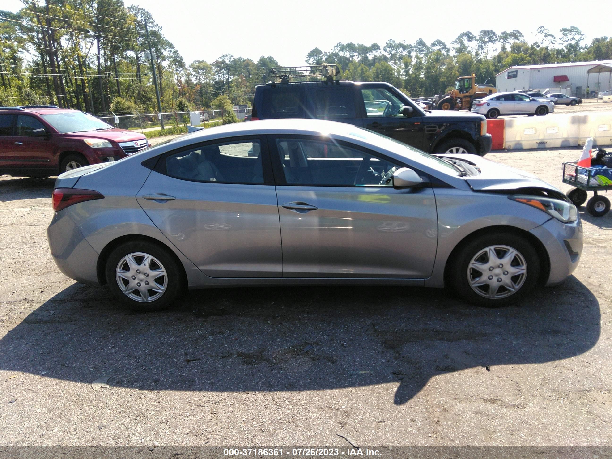 Photo 12 VIN: 5NPDH4AE8GH793041 - HYUNDAI ELANTRA 