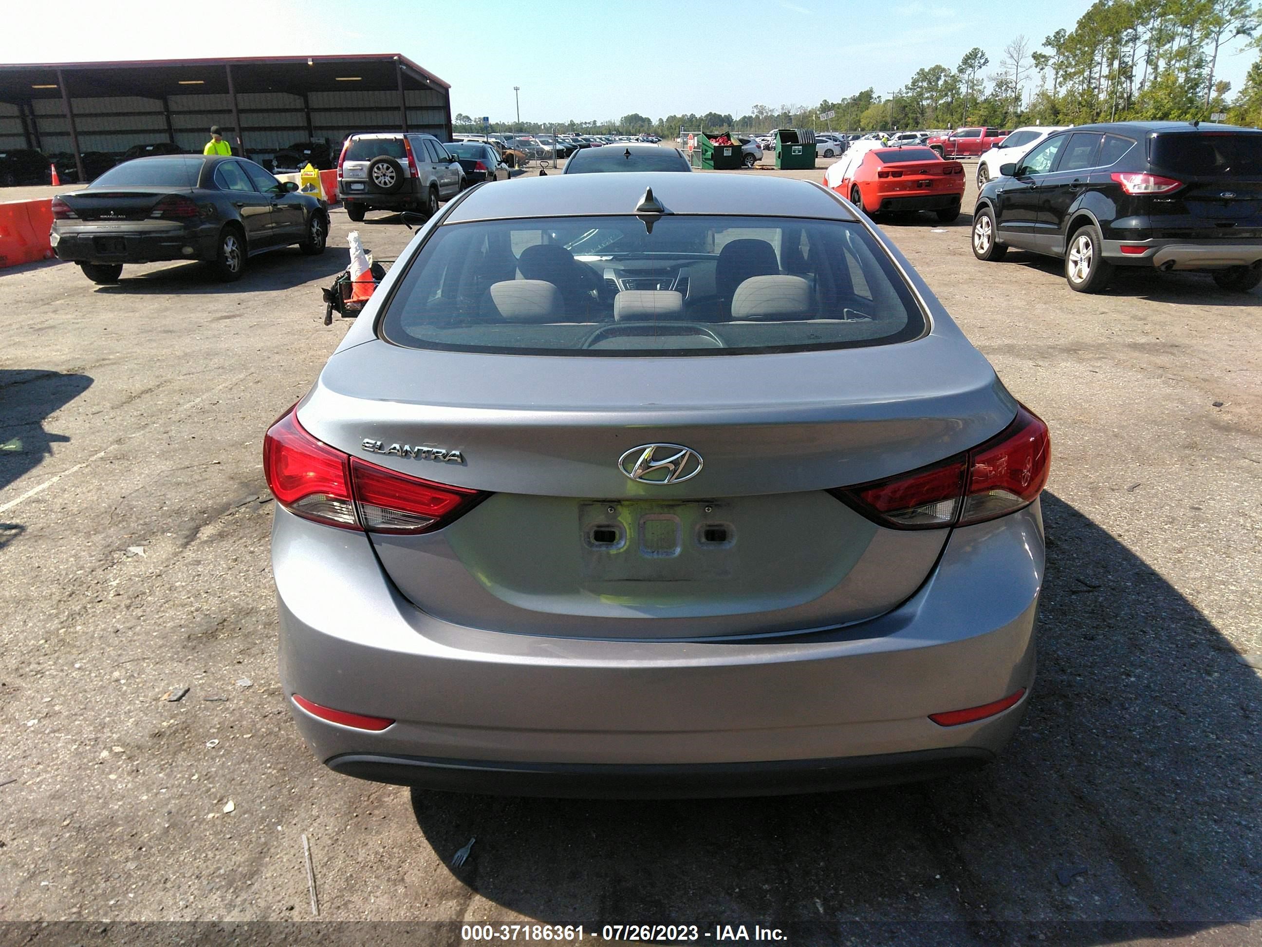 Photo 15 VIN: 5NPDH4AE8GH793041 - HYUNDAI ELANTRA 