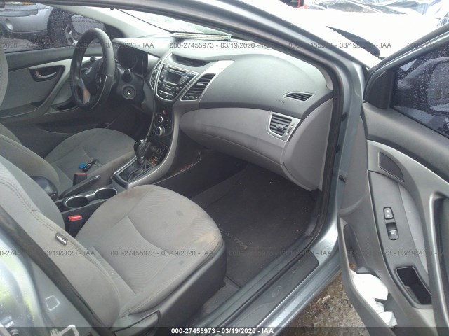 Photo 4 VIN: 5NPDH4AE8GH797817 - HYUNDAI ELANTRA 