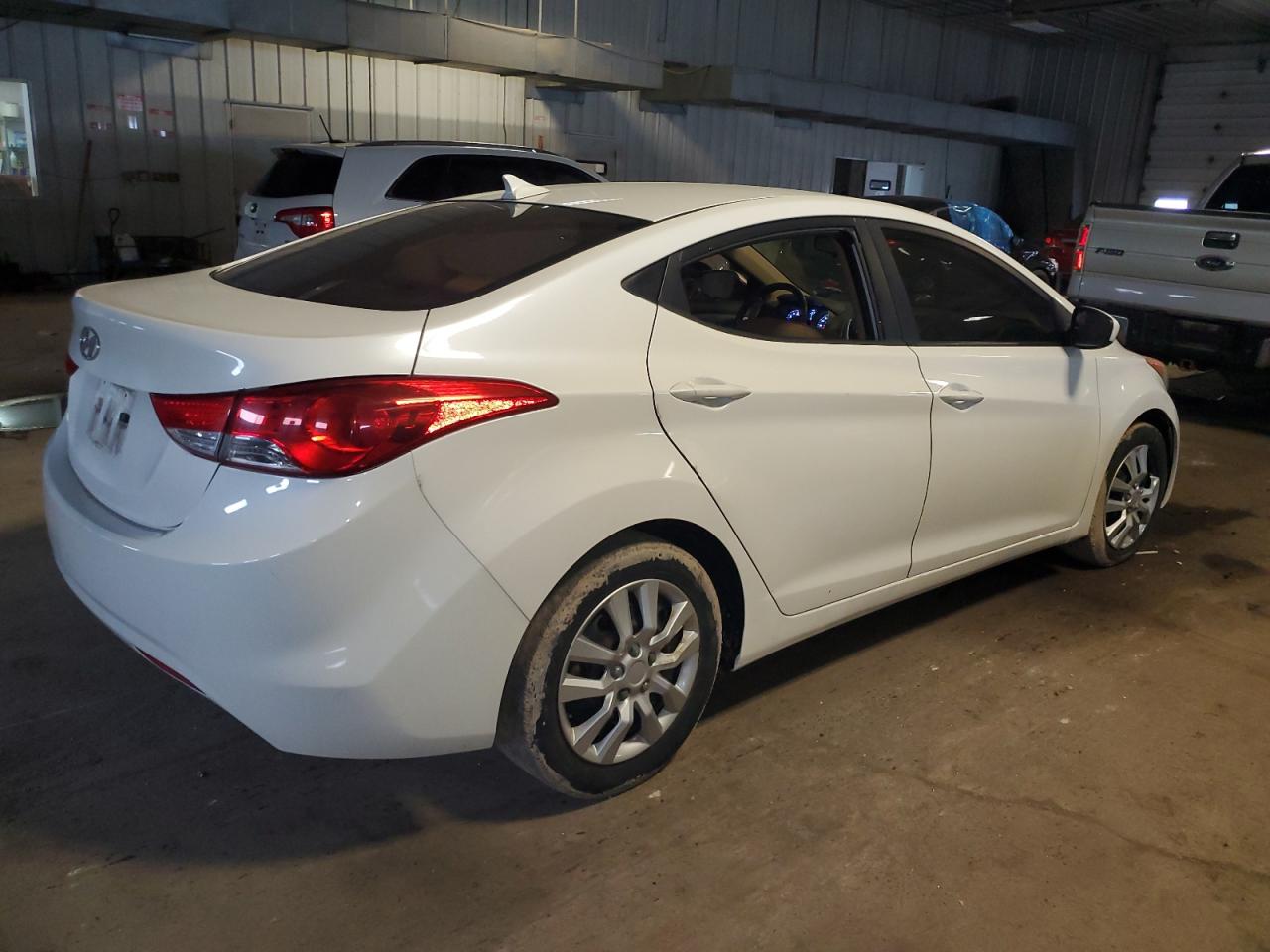 Photo 2 VIN: 5NPDH4AE9BH031183 - HYUNDAI ELANTRA 