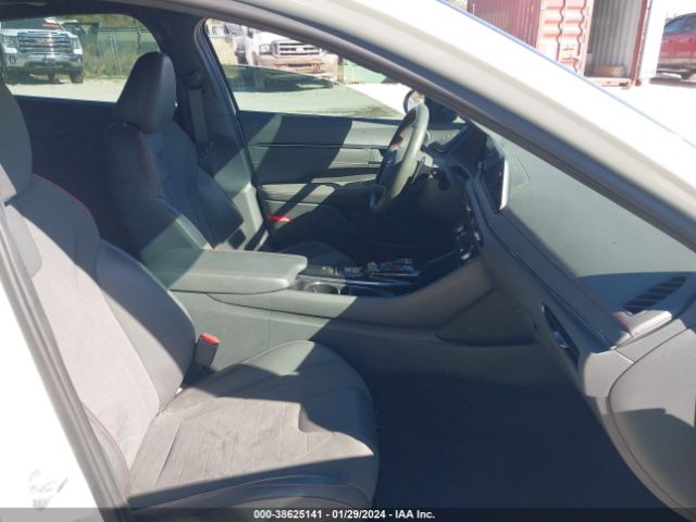 Photo 4 VIN: 5NPDH4AE9BH040448 - HYUNDAI ELANTRA 