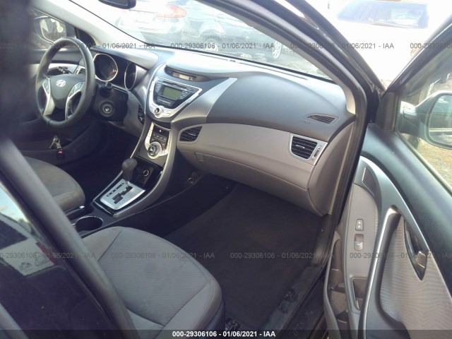 Photo 4 VIN: 5NPDH4AE9CH063116 - HYUNDAI ELANTRA 