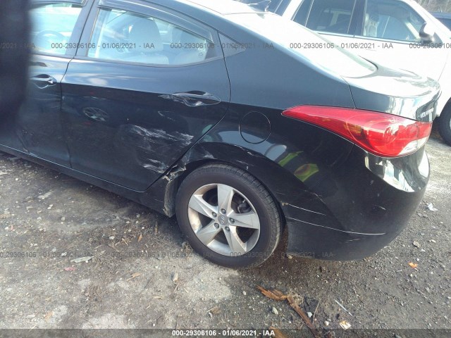 Photo 5 VIN: 5NPDH4AE9CH063116 - HYUNDAI ELANTRA 