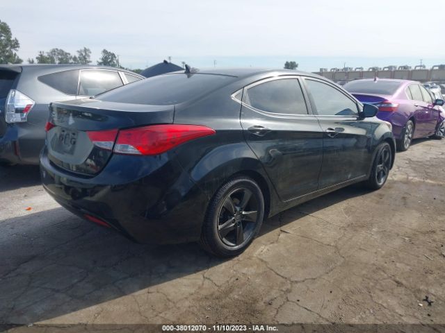 Photo 3 VIN: 5NPDH4AE9CH082443 - HYUNDAI ELANTRA 