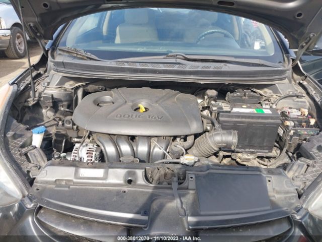 Photo 9 VIN: 5NPDH4AE9CH082443 - HYUNDAI ELANTRA 