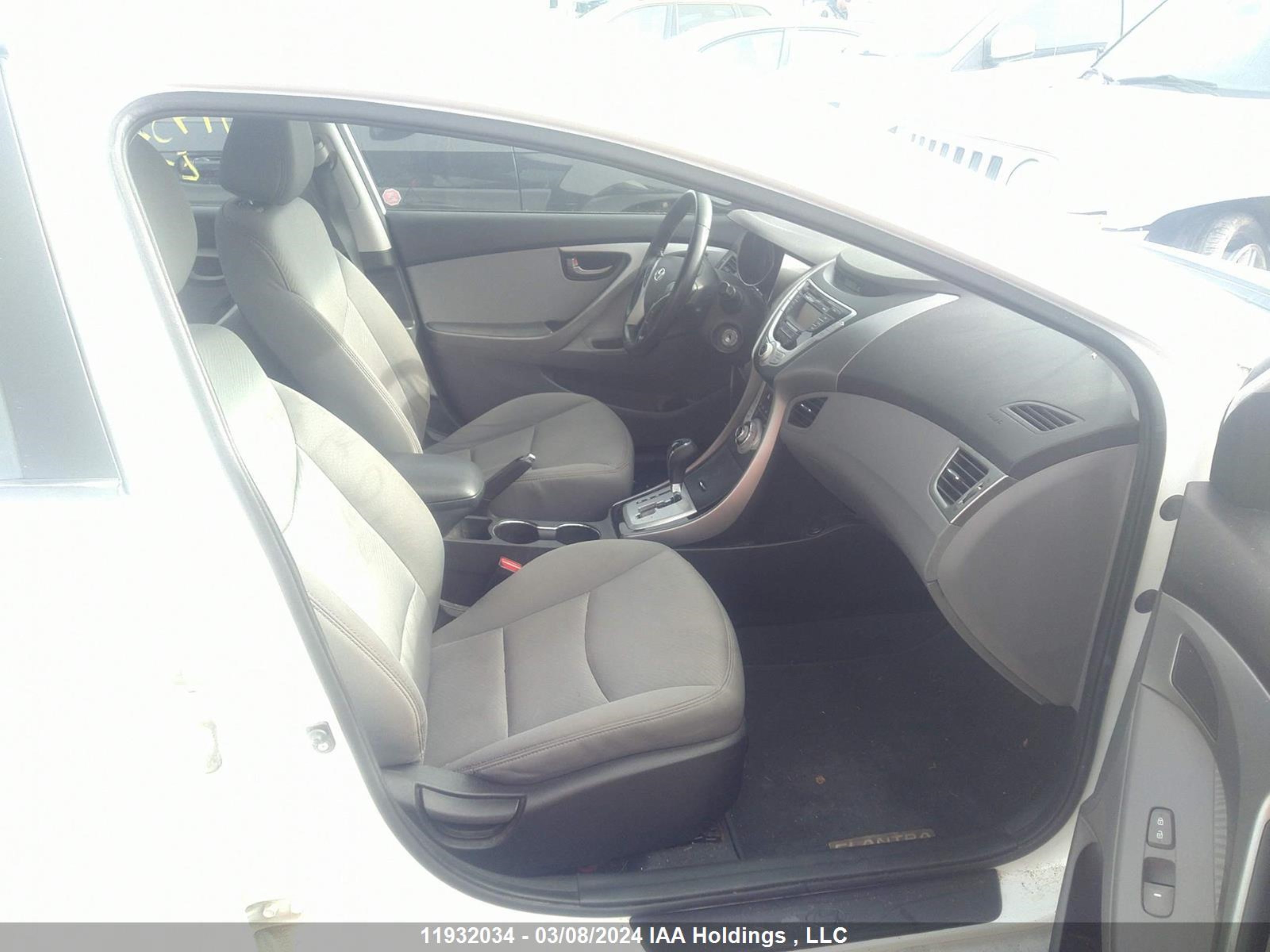 Photo 4 VIN: 5NPDH4AE9CH092180 - HYUNDAI ELANTRA 