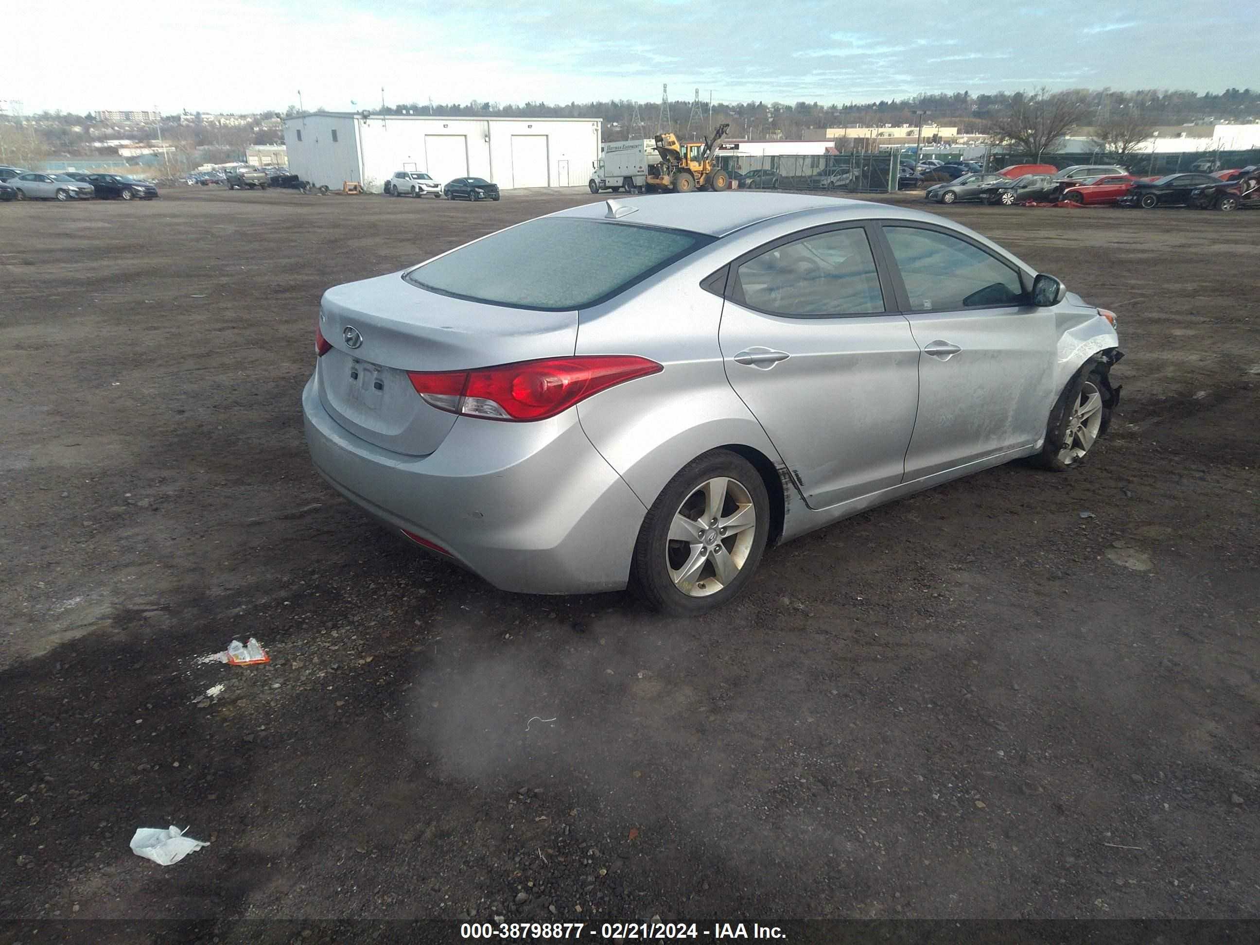 Photo 3 VIN: 5NPDH4AE9CH099436 - HYUNDAI ELANTRA 