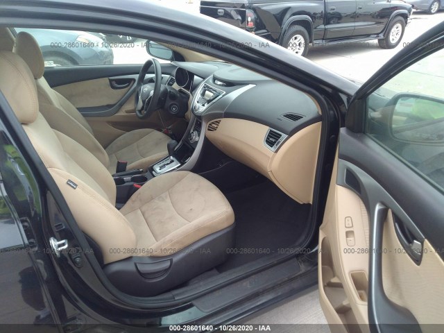 Photo 4 VIN: 5NPDH4AE9CH104473 - HYUNDAI ELANTRA 