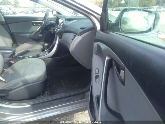 Photo 4 VIN: 5NPDH4AE9DH225683 - HYUNDAI ELANTRA 