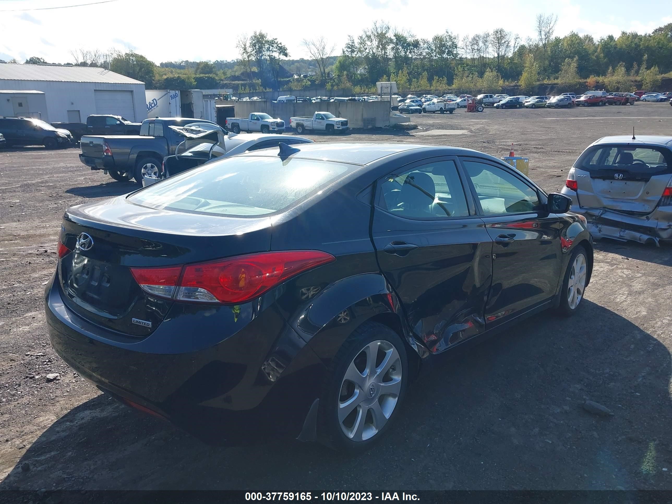 Photo 3 VIN: 5NPDH4AE9DH274186 - HYUNDAI ELANTRA 