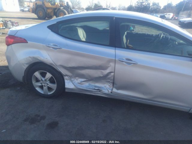 Photo 5 VIN: 5NPDH4AE9DH274558 - HYUNDAI ELANTRA 