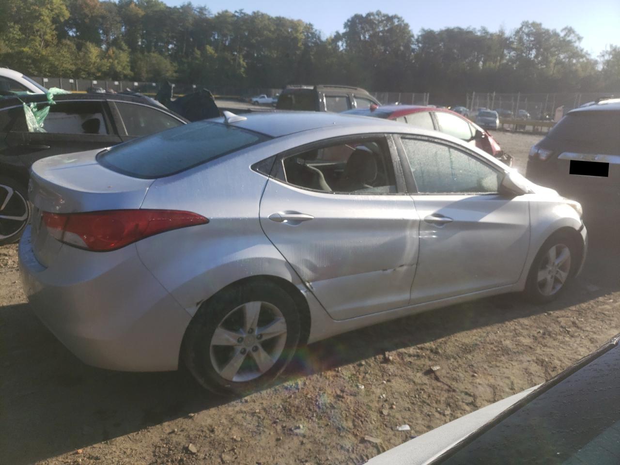 Photo 2 VIN: 5NPDH4AE9DH288721 - HYUNDAI ELANTRA 