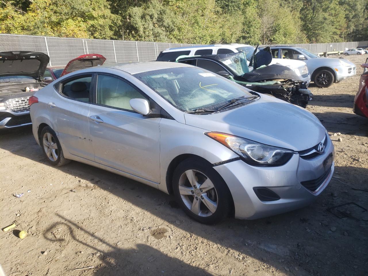 Photo 3 VIN: 5NPDH4AE9DH288721 - HYUNDAI ELANTRA 