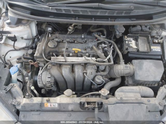 Photo 9 VIN: 5NPDH4AE9DH322253 - HYUNDAI ELANTRA 