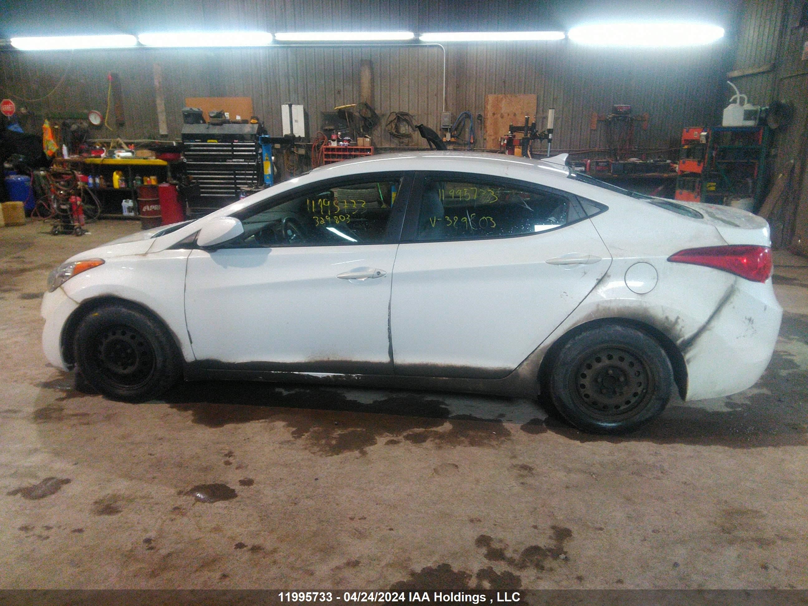 Photo 14 VIN: 5NPDH4AE9DH329803 - HYUNDAI ELANTRA 