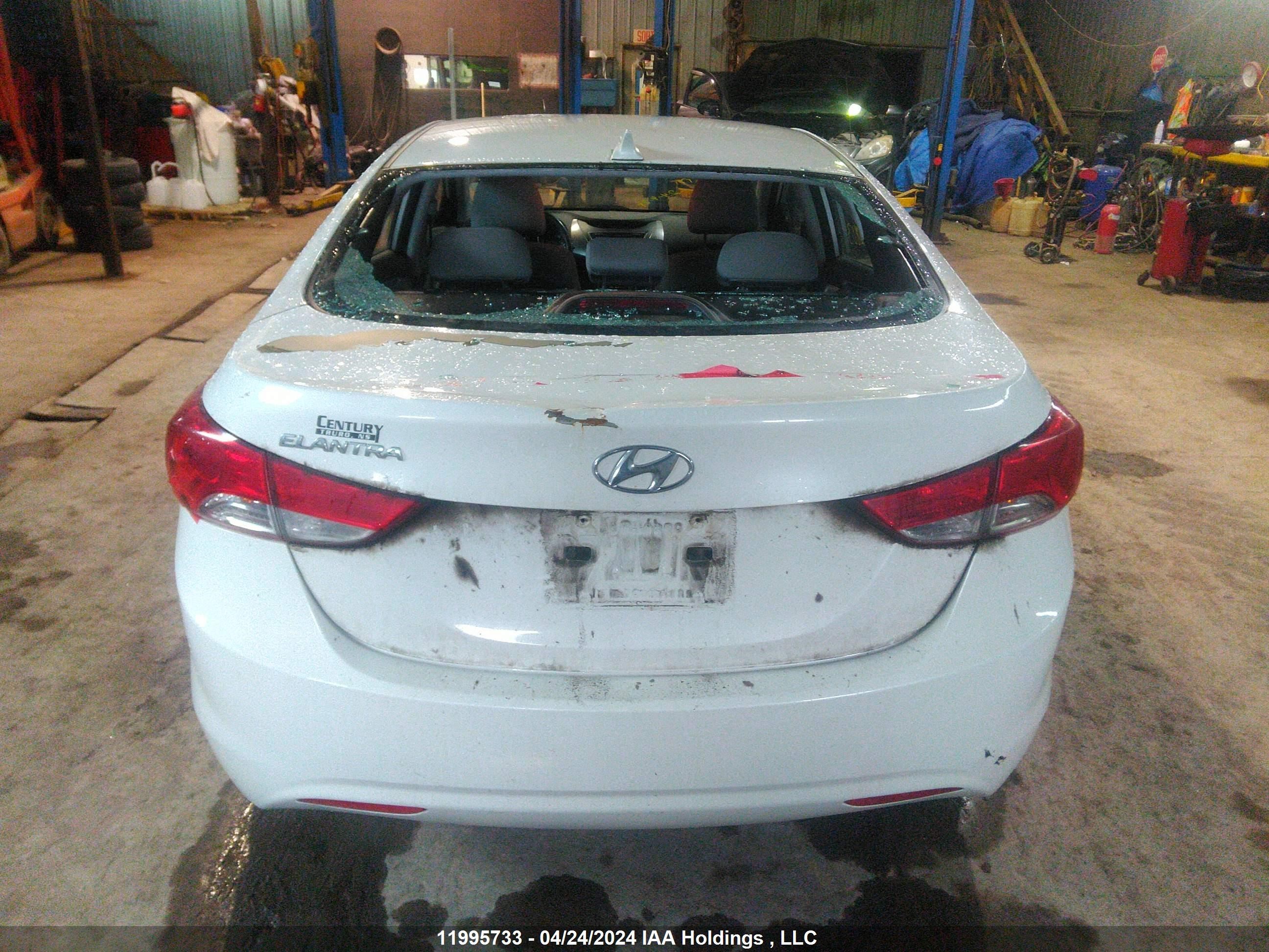 Photo 16 VIN: 5NPDH4AE9DH329803 - HYUNDAI ELANTRA 