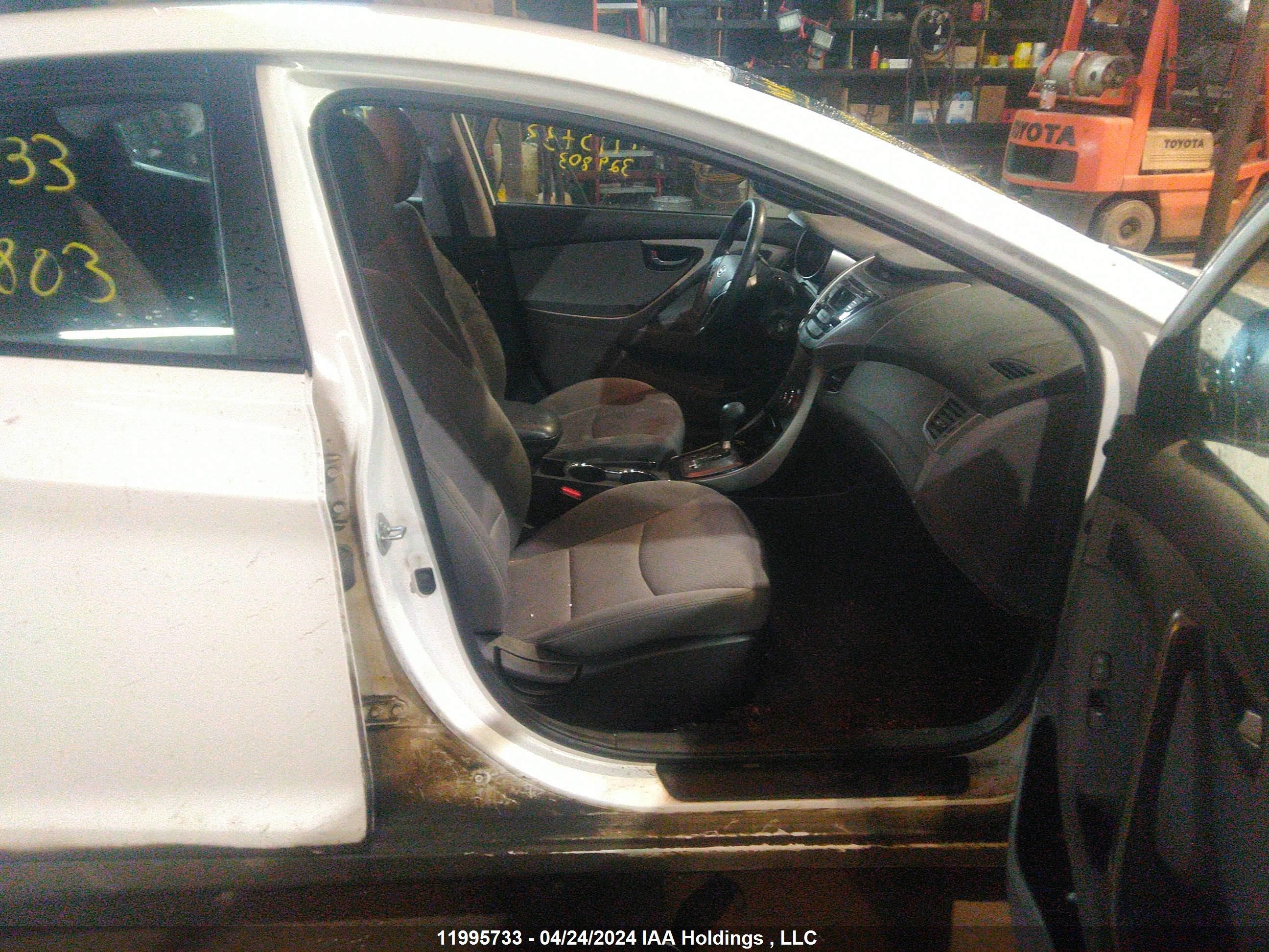 Photo 4 VIN: 5NPDH4AE9DH329803 - HYUNDAI ELANTRA 