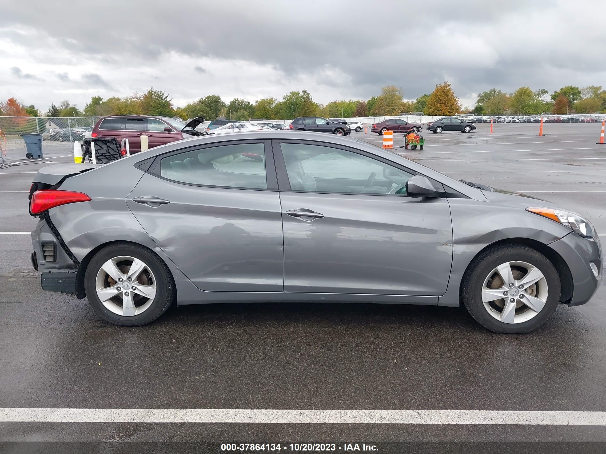 Photo 13 VIN: 5NPDH4AE9DH381125 - HYUNDAI ELANTRA 