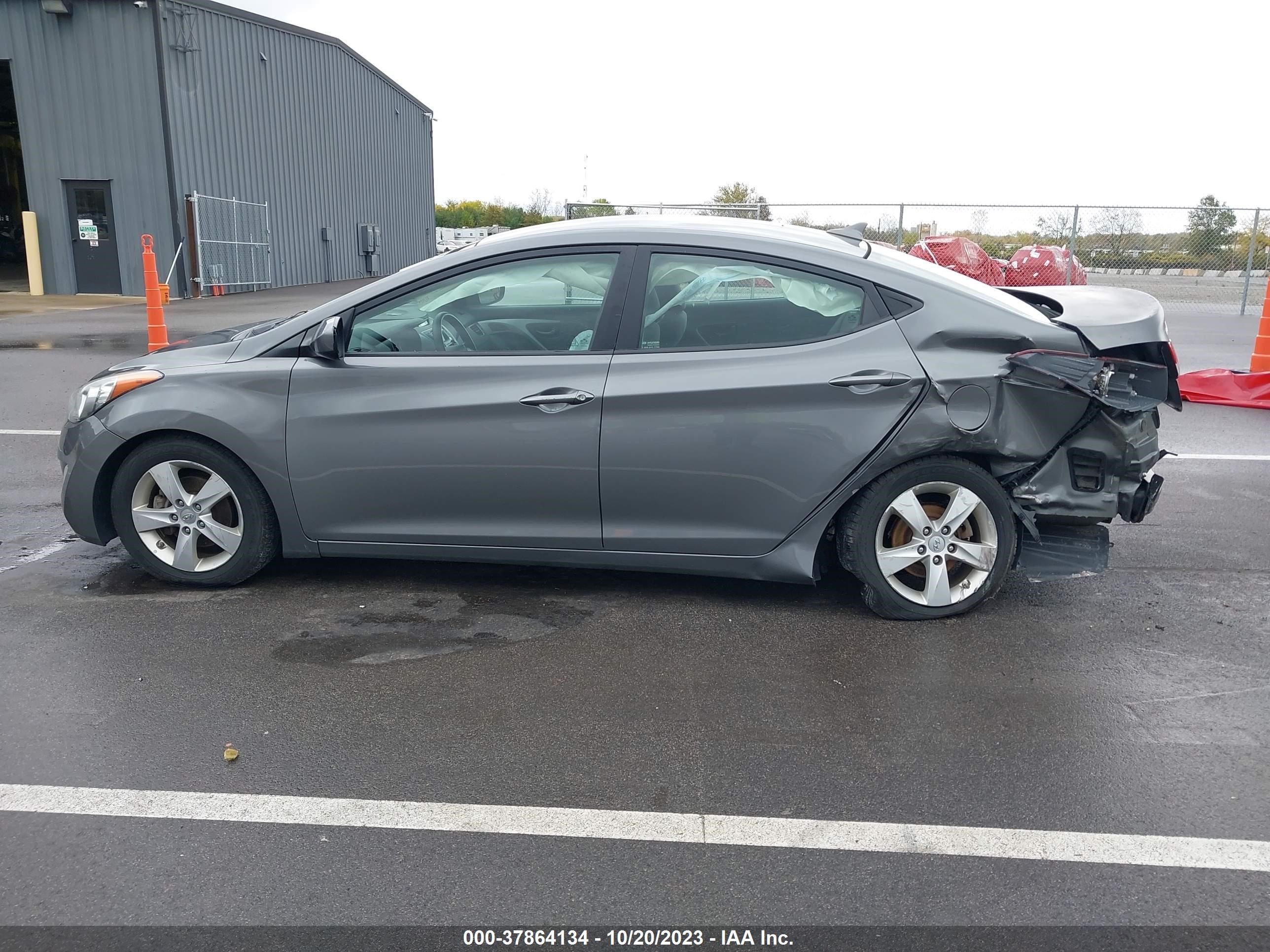 Photo 14 VIN: 5NPDH4AE9DH381125 - HYUNDAI ELANTRA 