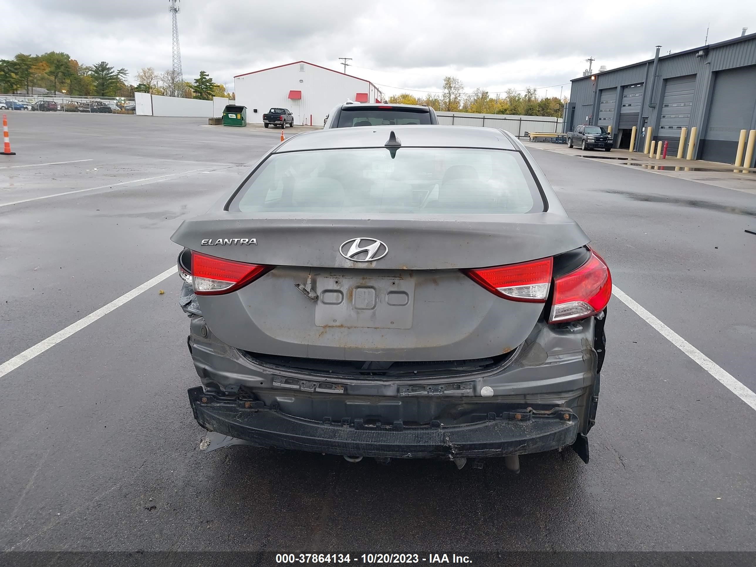 Photo 16 VIN: 5NPDH4AE9DH381125 - HYUNDAI ELANTRA 