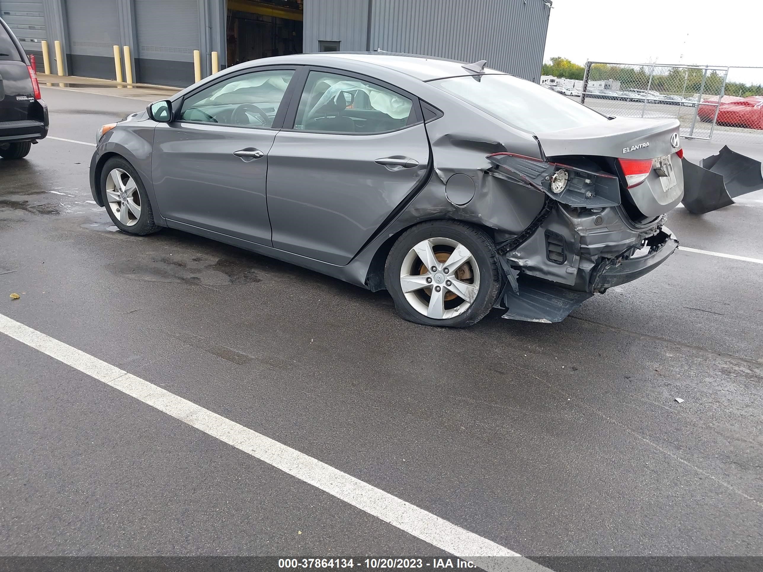 Photo 2 VIN: 5NPDH4AE9DH381125 - HYUNDAI ELANTRA 