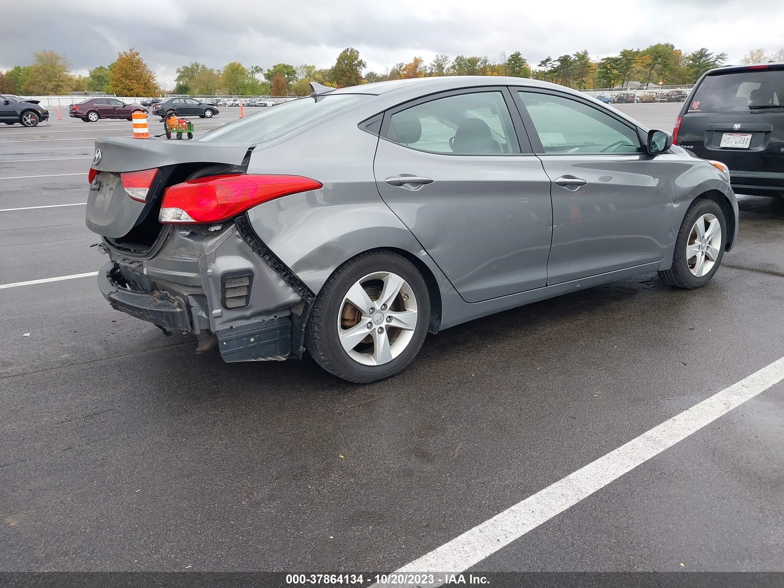 Photo 3 VIN: 5NPDH4AE9DH381125 - HYUNDAI ELANTRA 