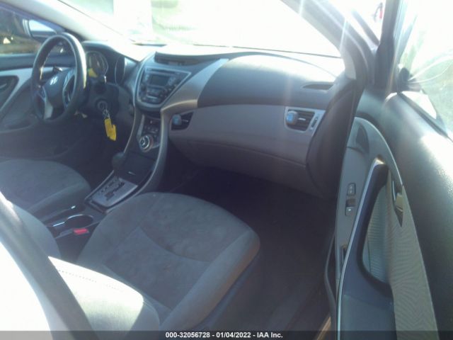 Photo 4 VIN: 5NPDH4AE9DH410803 - HYUNDAI ELANTRA 