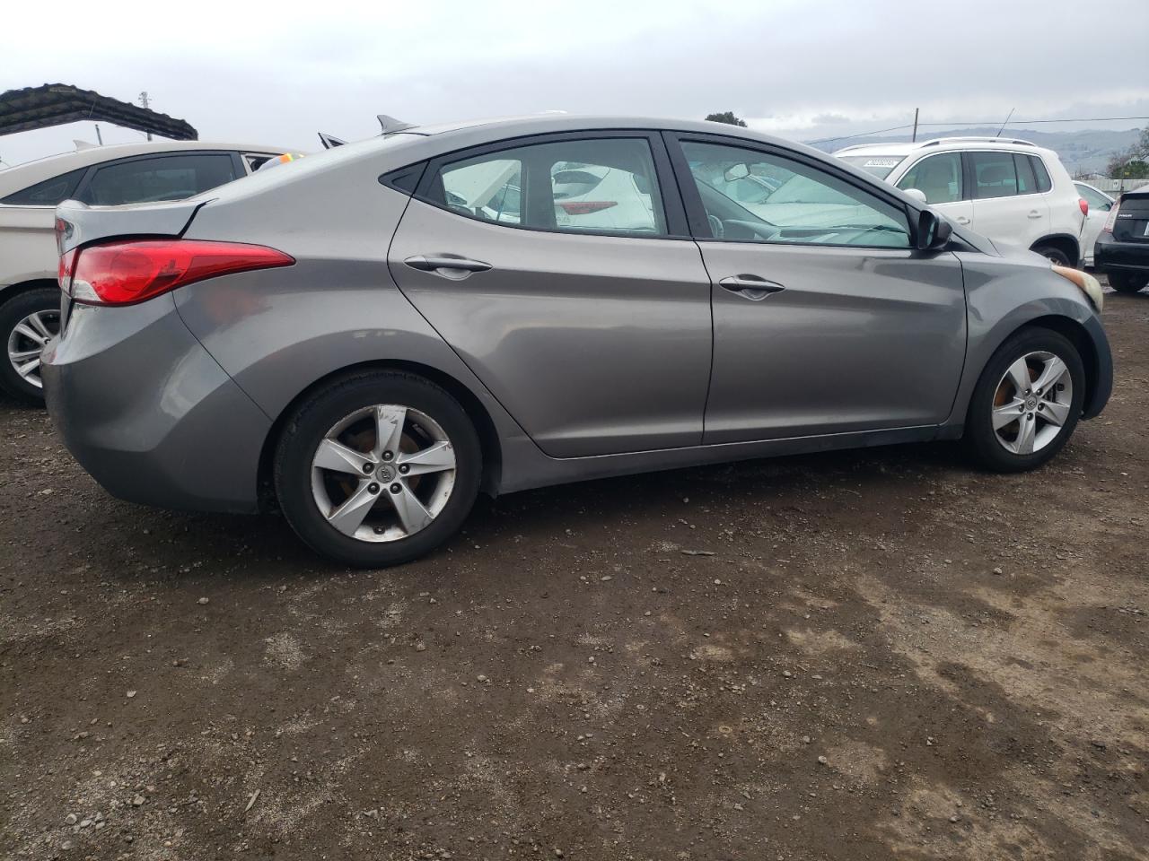 Photo 2 VIN: 5NPDH4AE9DH413264 - HYUNDAI ELANTRA 