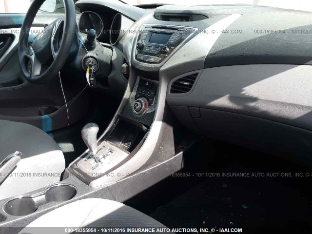 Photo 4 VIN: 5NPDH4AE9DH436740 - HYUNDAI ELANTRA 