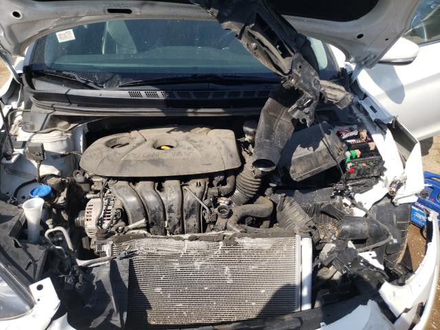 Photo 6 VIN: 5NPDH4AE9EH477032 - HYUNDAI ELANTRA SE 