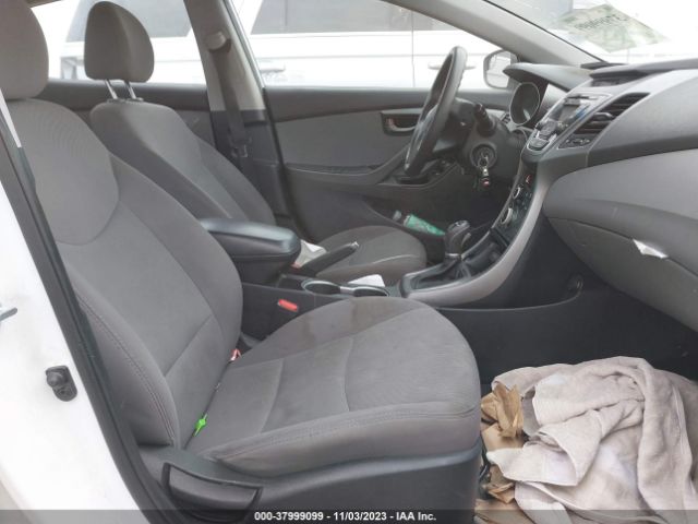 Photo 4 VIN: 5NPDH4AE9FH570117 - HYUNDAI ELANTRA 