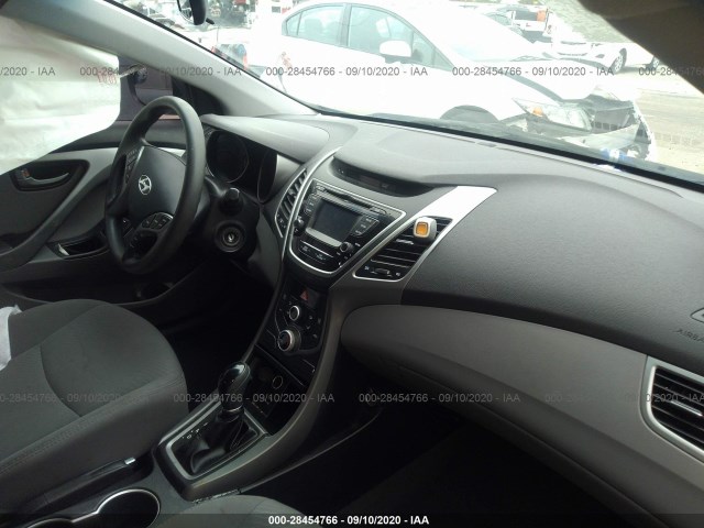 Photo 4 VIN: 5NPDH4AE9FH570151 - HYUNDAI ELANTRA 