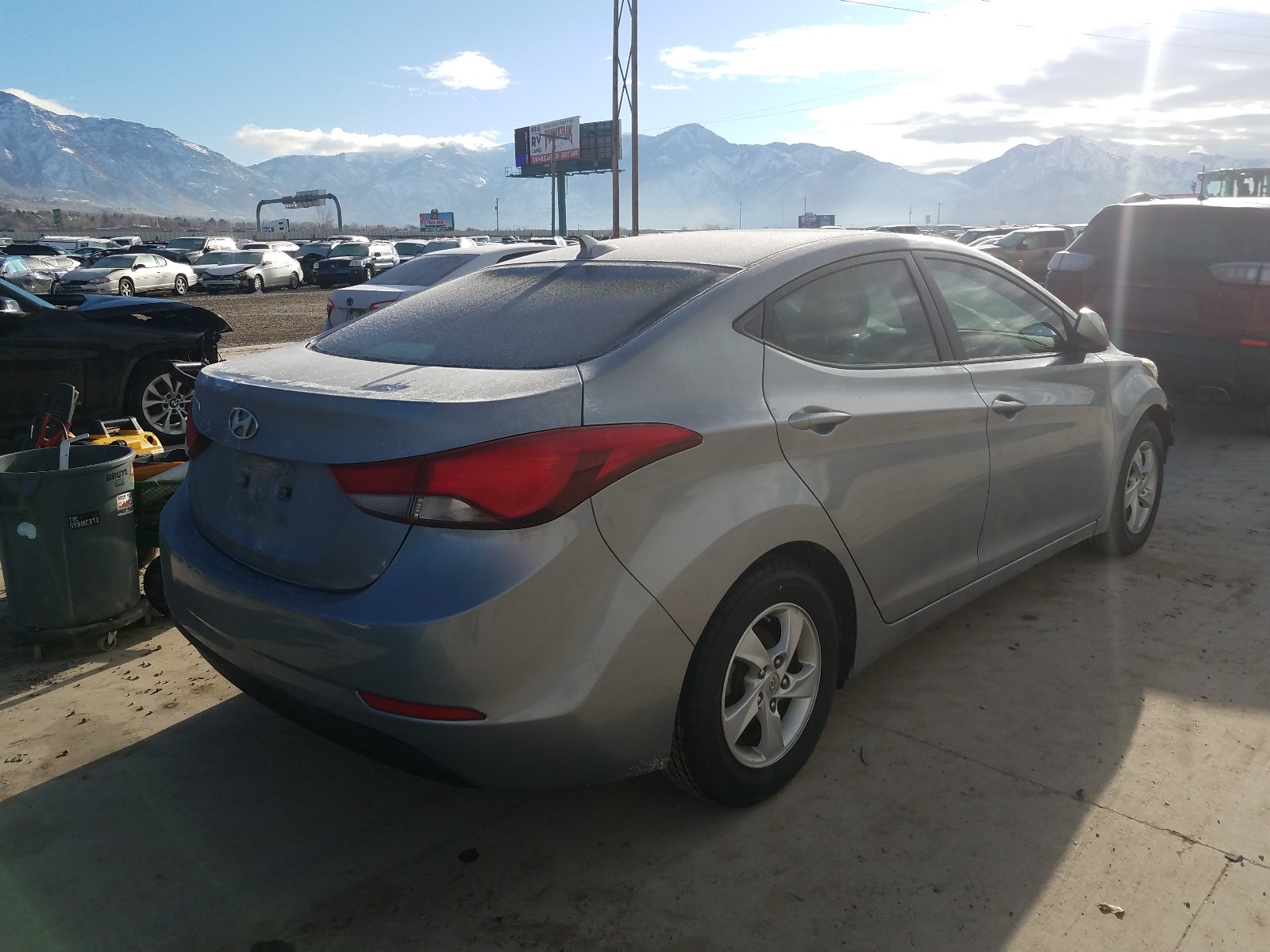 Photo 3 VIN: 5NPDH4AE9FH583739 - HYUNDAI ELANTRA SE 