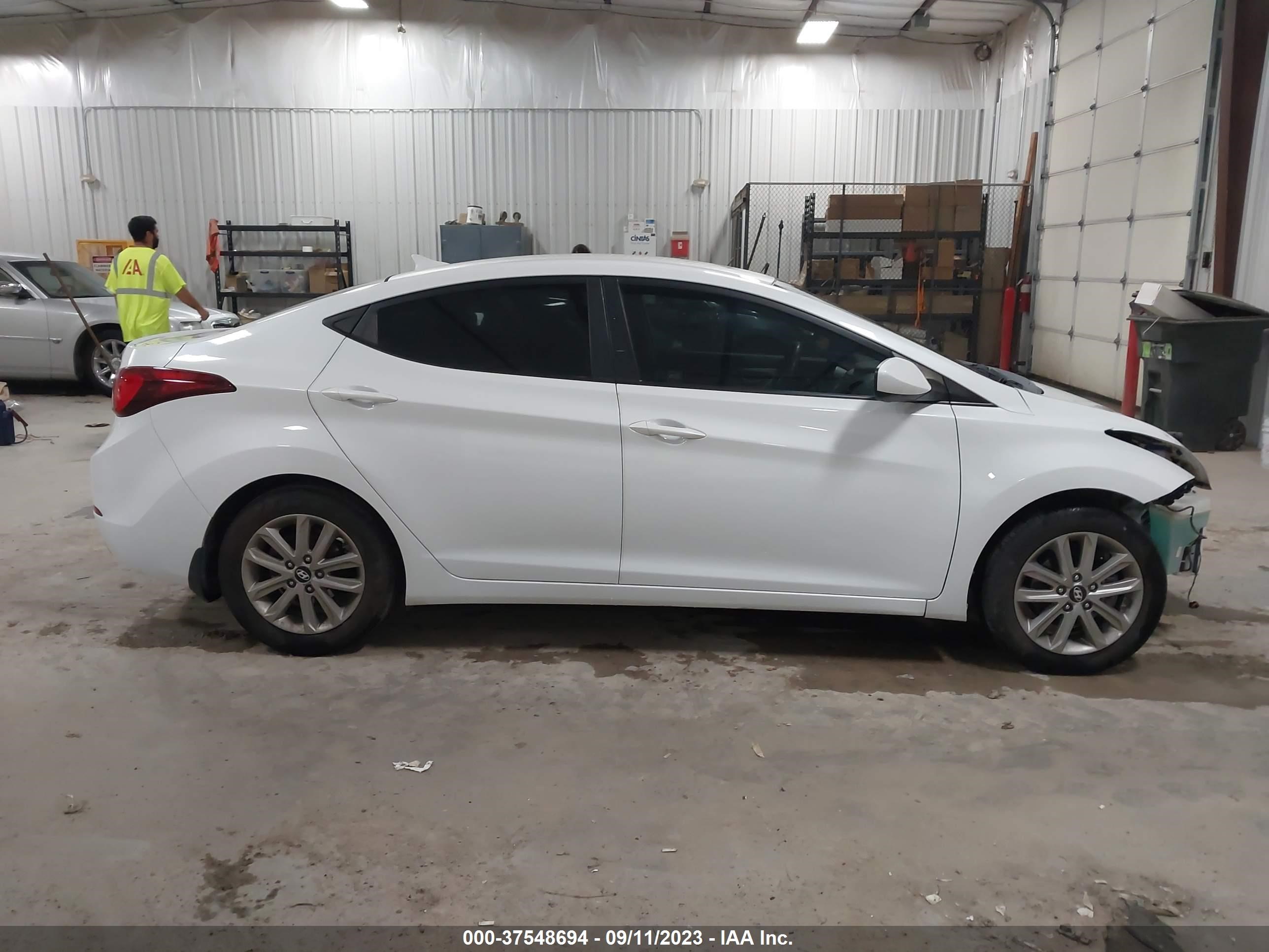 Photo 12 VIN: 5NPDH4AE9FH612334 - HYUNDAI ELANTRA 