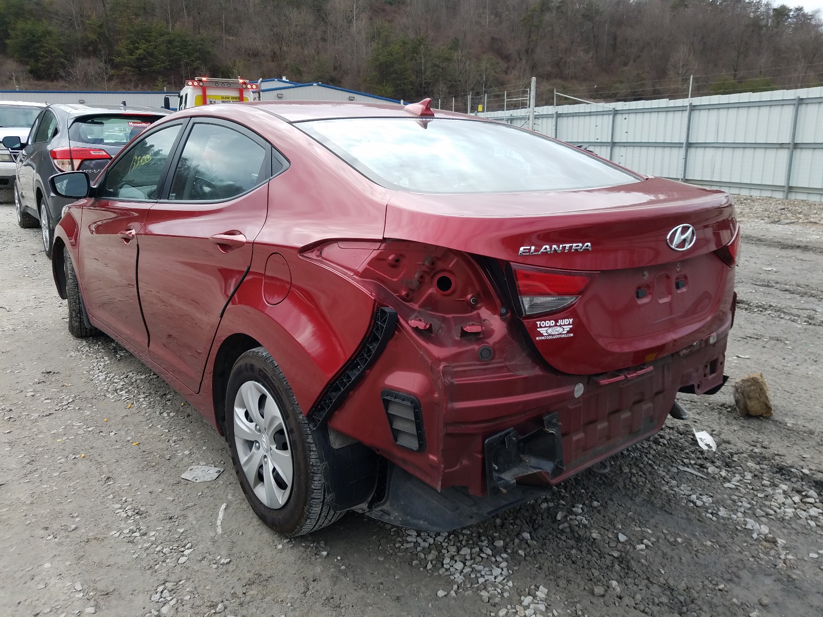 Photo 2 VIN: 5NPDH4AE9GH669313 - HYUNDAI ELANTRA SE 