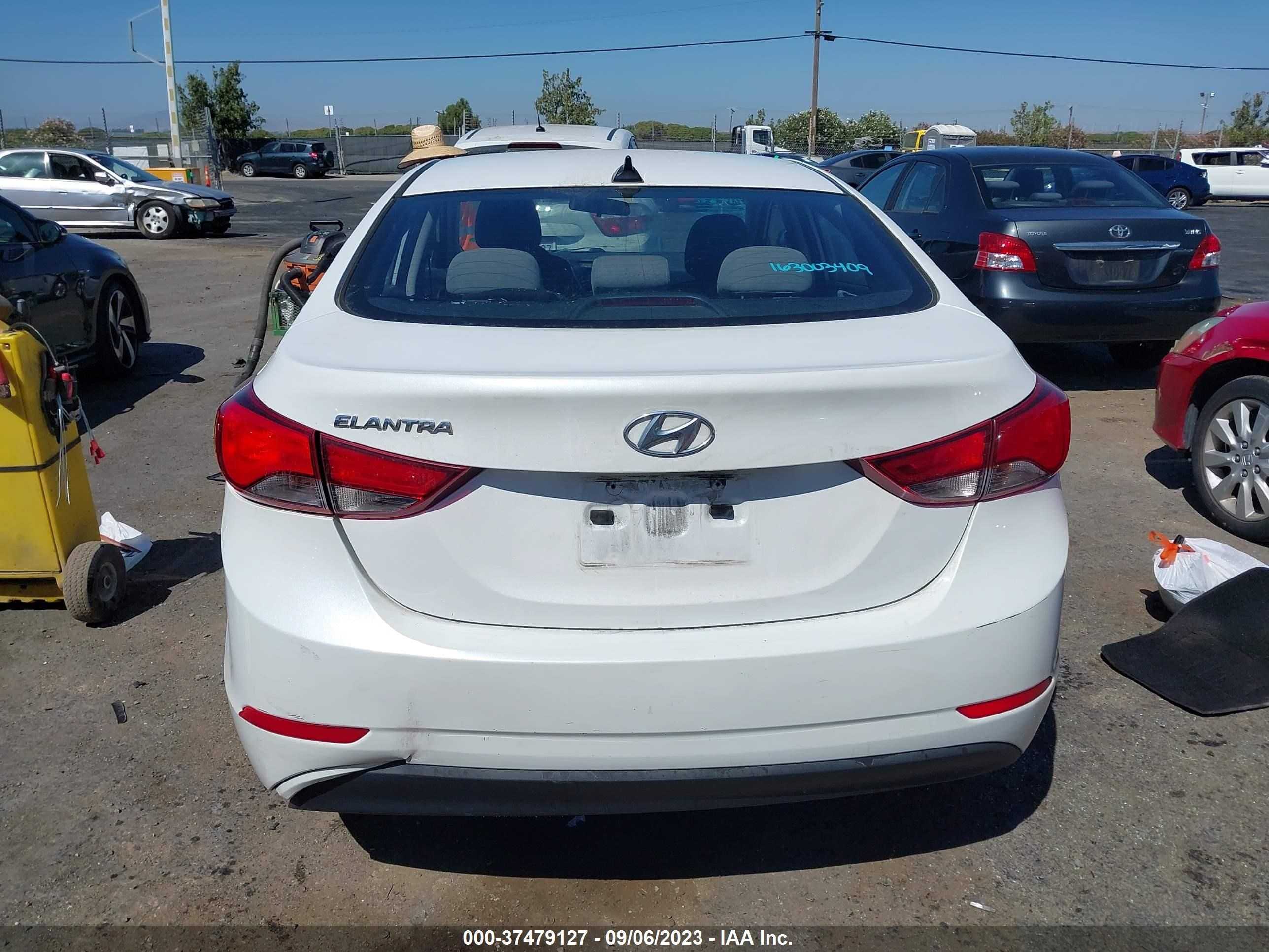 Photo 14 VIN: 5NPDH4AE9GH673054 - HYUNDAI ELANTRA 