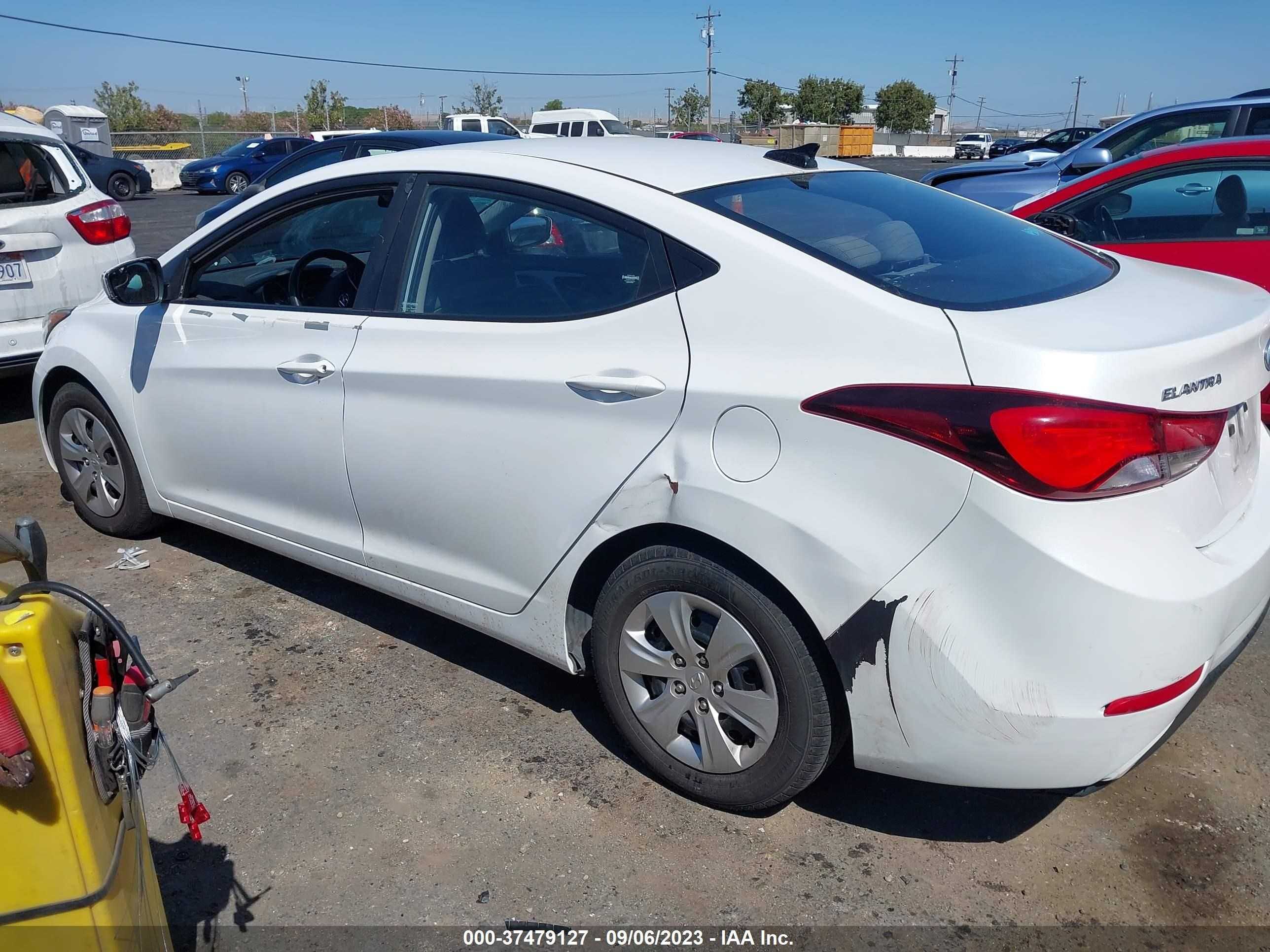 Photo 2 VIN: 5NPDH4AE9GH673054 - HYUNDAI ELANTRA 