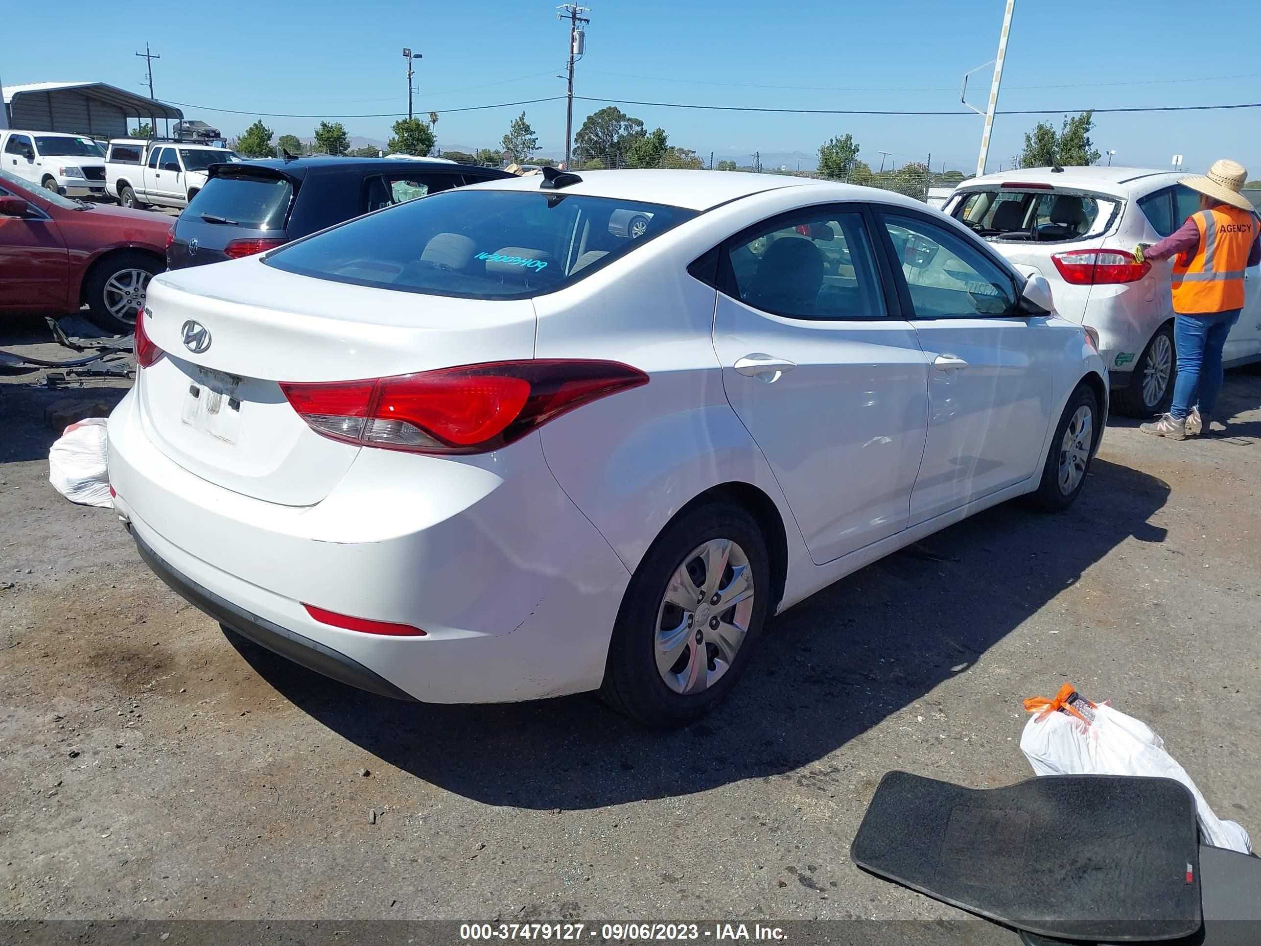 Photo 3 VIN: 5NPDH4AE9GH673054 - HYUNDAI ELANTRA 