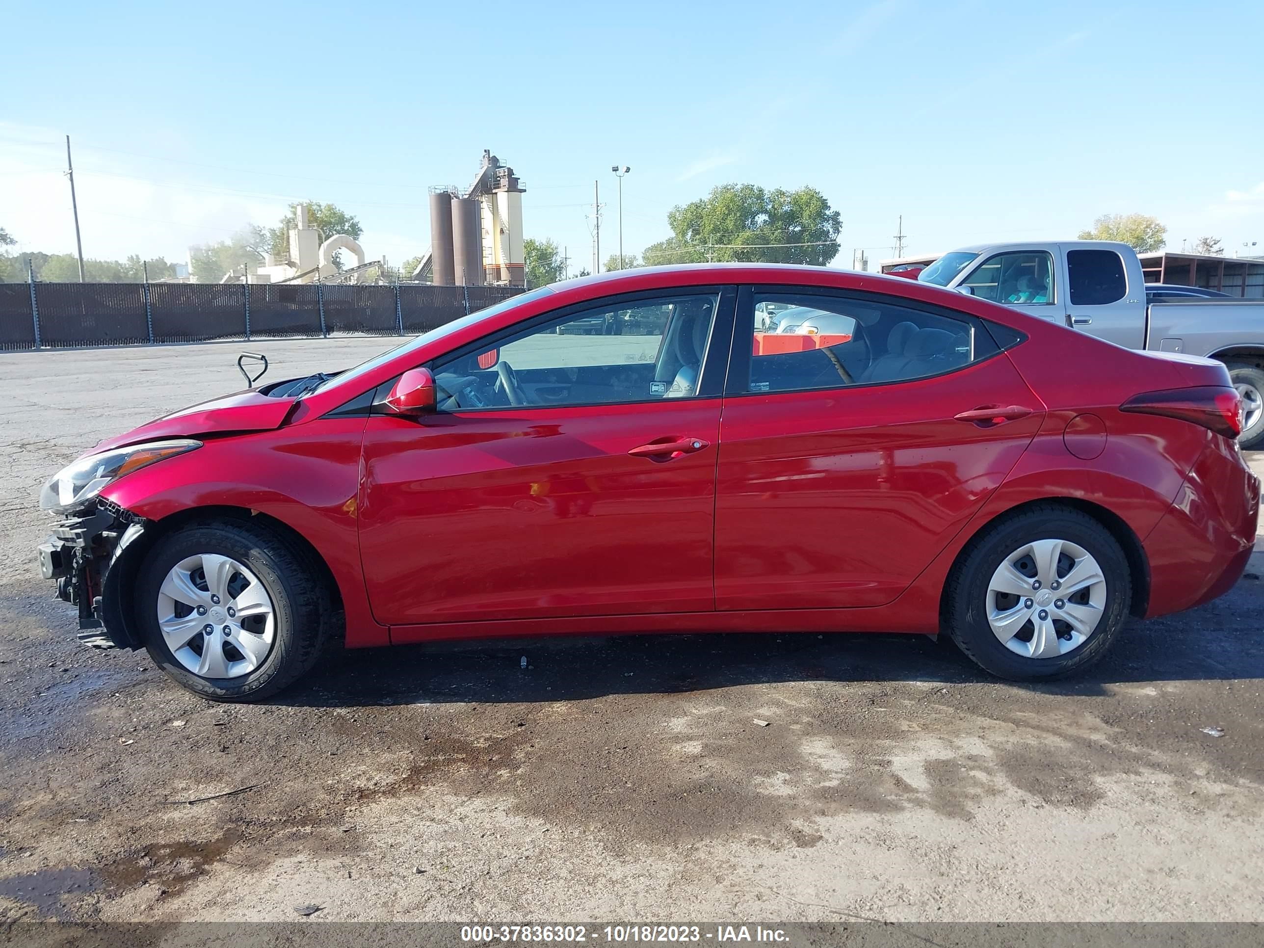 Photo 14 VIN: 5NPDH4AE9GH678738 - HYUNDAI ELANTRA 