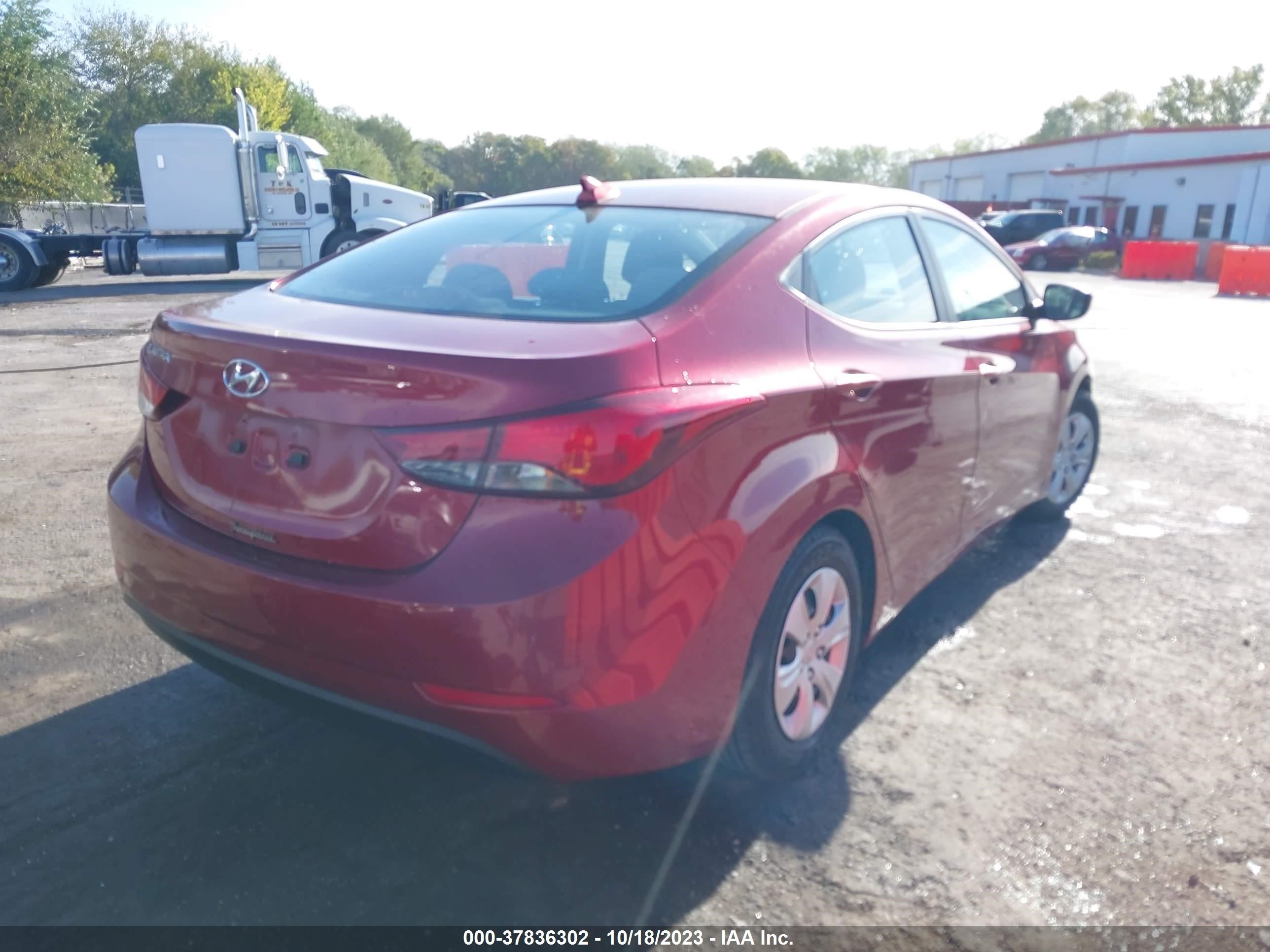 Photo 3 VIN: 5NPDH4AE9GH678738 - HYUNDAI ELANTRA 